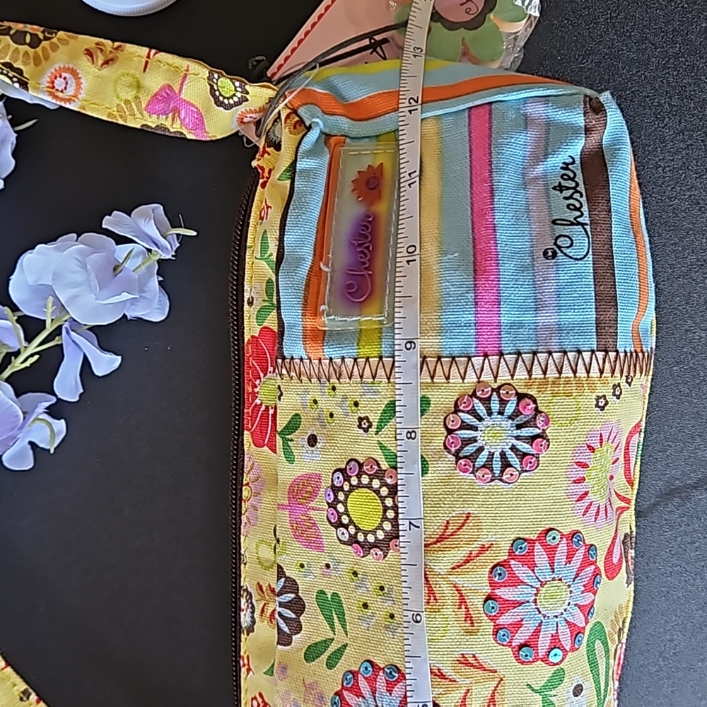 Sun & Sand Chester Hand Bag with Wooden Flower Hang Tag NWT - Picture 8 of 10